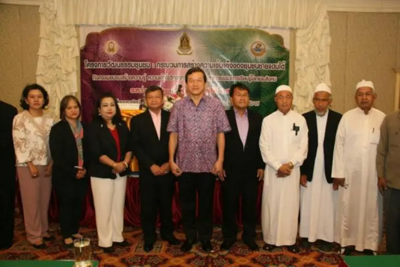 ศาสตราจารย์ ดร.อภินันท์ โปษยานนท์ ปลัดกระ...