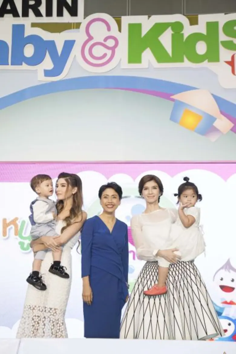 กลายมาเป็นซุปตาร์ตัวน้อยซะแล้ว สำหรับสองห...