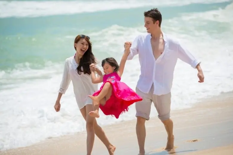 โรงแรมอังสนา ลากูน่า ภูเก็ต เชิญคนไทยและช...