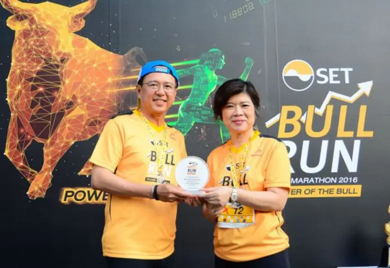 นายนพดล ตัณศลารักษ์ ประธานเจ้าหน้าที่บริห...