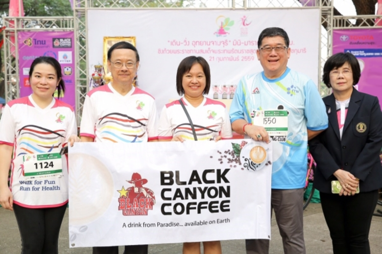 ศ.นพ.ภิรมย์ กมลรัตนกุล (ที่ 2 จากซ้าย) อธ...