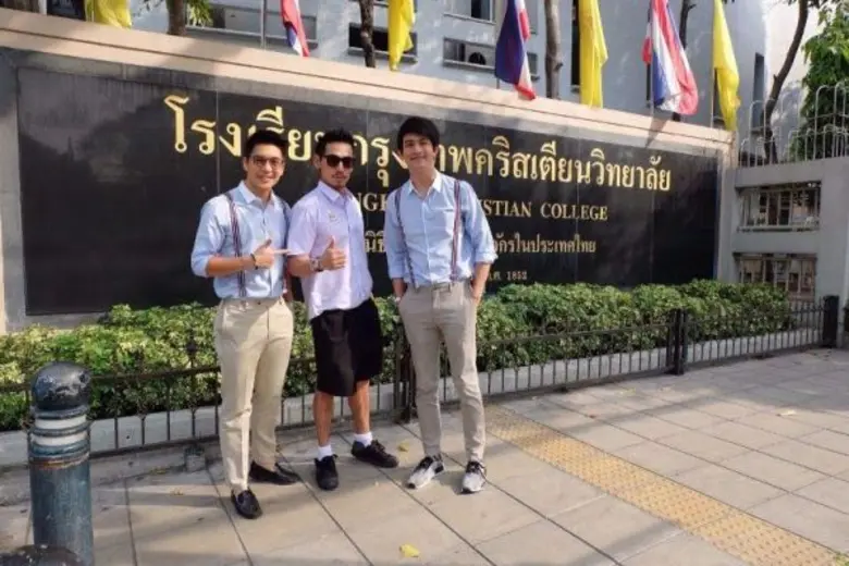 "รถโรงเรียน High School Reunion" อาทิตย์น...