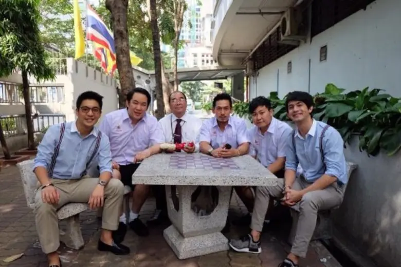 ทีวีไกด์: รายการ “รถโรงเรียน High School Reunion” “ดีเจ.เพชรจ้า” เล่าที่มาฉายา “ลูกเจ้าพ่อ”