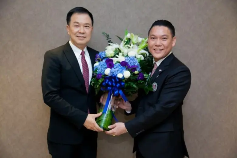 ดร.อั๋น ชาญกฤช เดชวิทักษ์ (ขวา) รองประธาน...