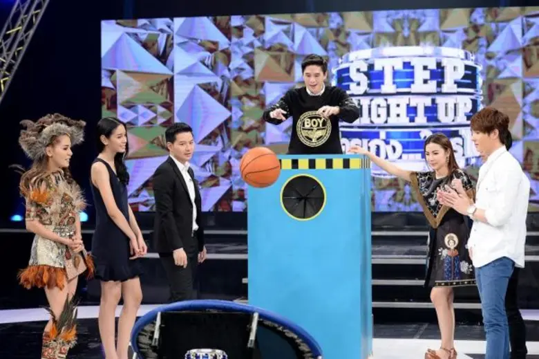 วันพุธที่ 9 มีนาคมนี้ รายการ "Step Right ...