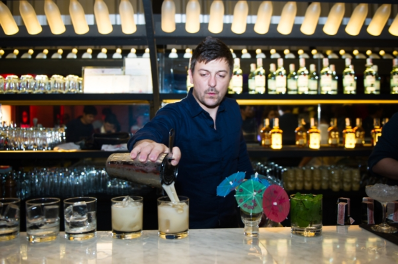 คามิล โฟลตัน มิกโซโลจิสต์ระดับโลก ฉลองส่งท้ายปาร์คี้ซีรี่ส์สุดฟินแห่งปี บาคาร์ดี ทรู รัม ไนท์ ครั้งที่ 4 สร้างสรรค์ 3 รัมค็อกเทลระดับเวิลคลาส