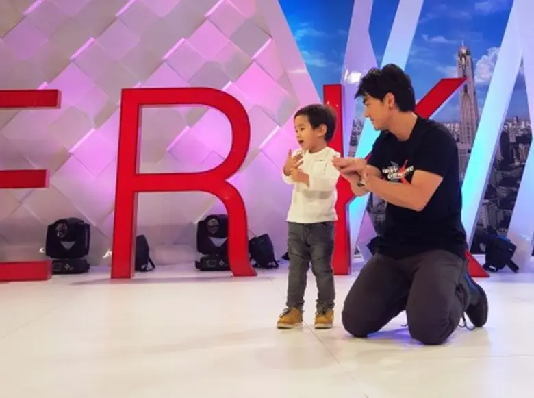 “ราฟฟี่” ยิ้มแก้มแทบปริ “ราฟฟี่น้อย “จี๊ดสุดสุด” เปิดเพลง “ยูเอฟโอ” ปุ๊บ เป็นเต้นปั๊บ !!