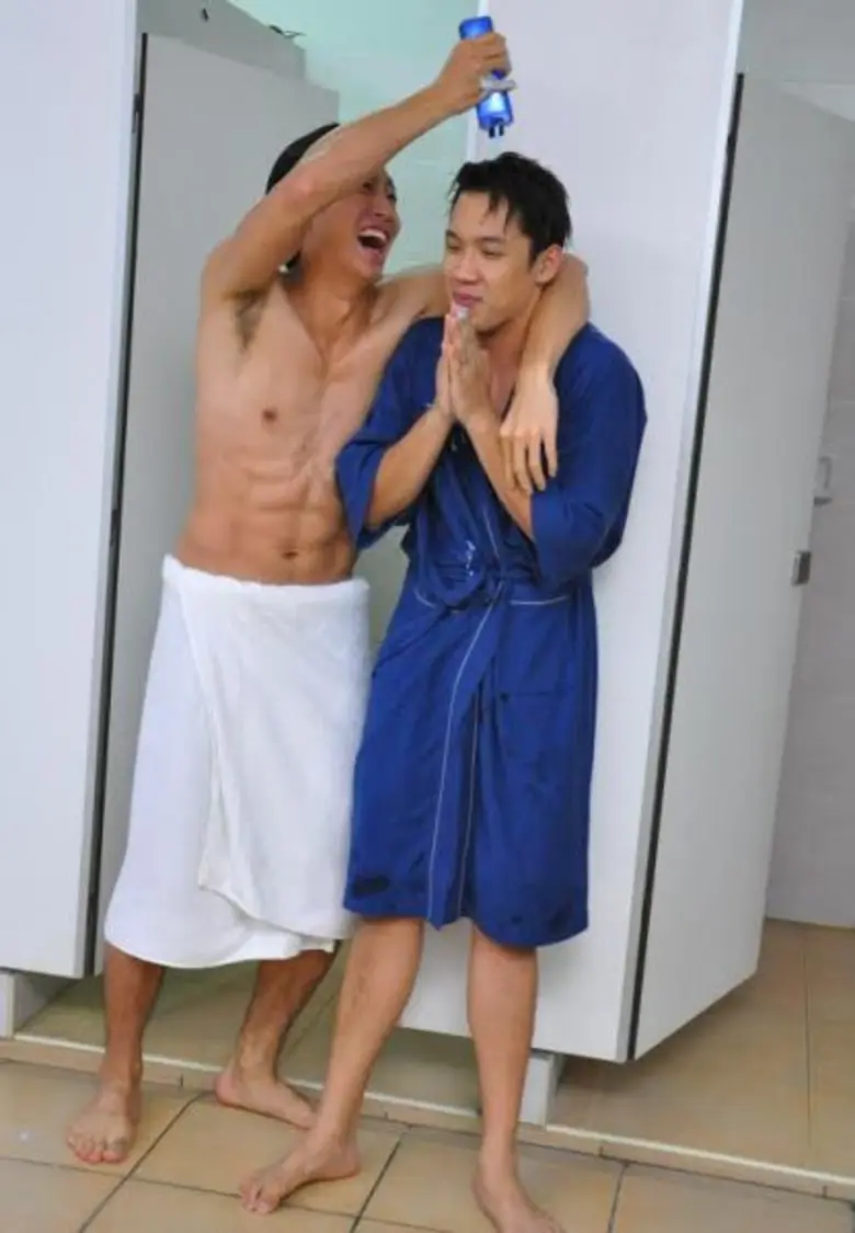 “ไนกี้-แกงส้ม” ชวนกันอาบน้ำ!! อวดหุ่นฟิตเอาใจสาว