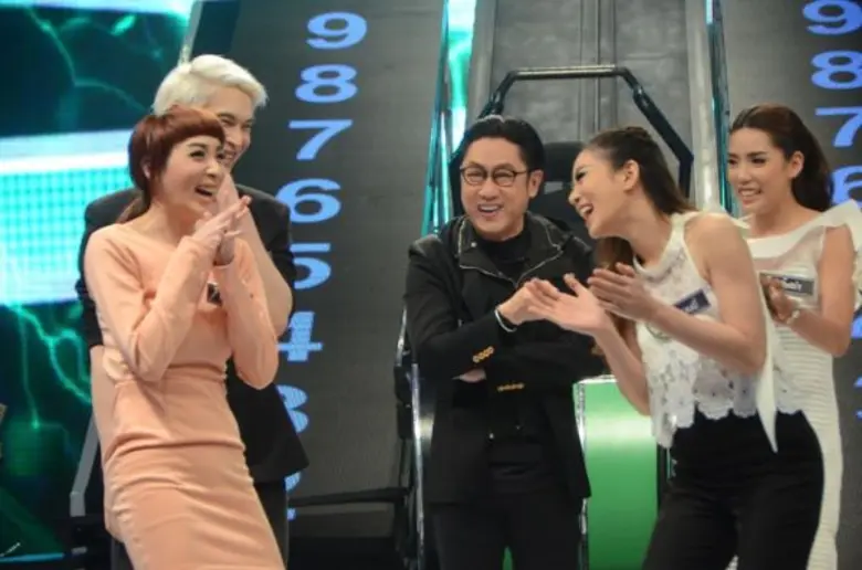 ทีวีไกด์: รายการ "ปริศนาฟ้าแลบ" เฟี้ยวฟ้าว ปล่อยฮา ปะทะ แนนนี่ สวยเซ็กซี่ ลุ้นแชมป์ ใน ปริศนาฟ้าแลบ