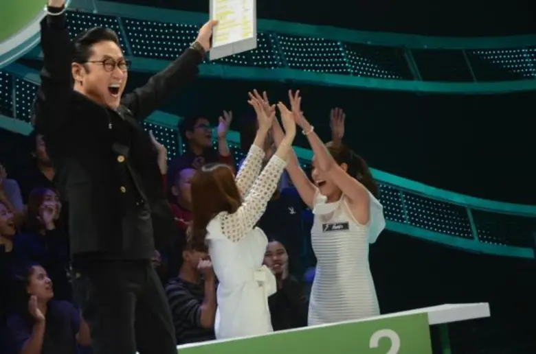 ทีวีไกด์: รายการ "ปริศนาฟ้าแลบ" เฟี้ยวฟ้าว ปล่อยฮา ปะทะ แนนนี่ สวยเซ็กซี่ ลุ้นแชมป์ ใน ปริศนาฟ้าแลบ