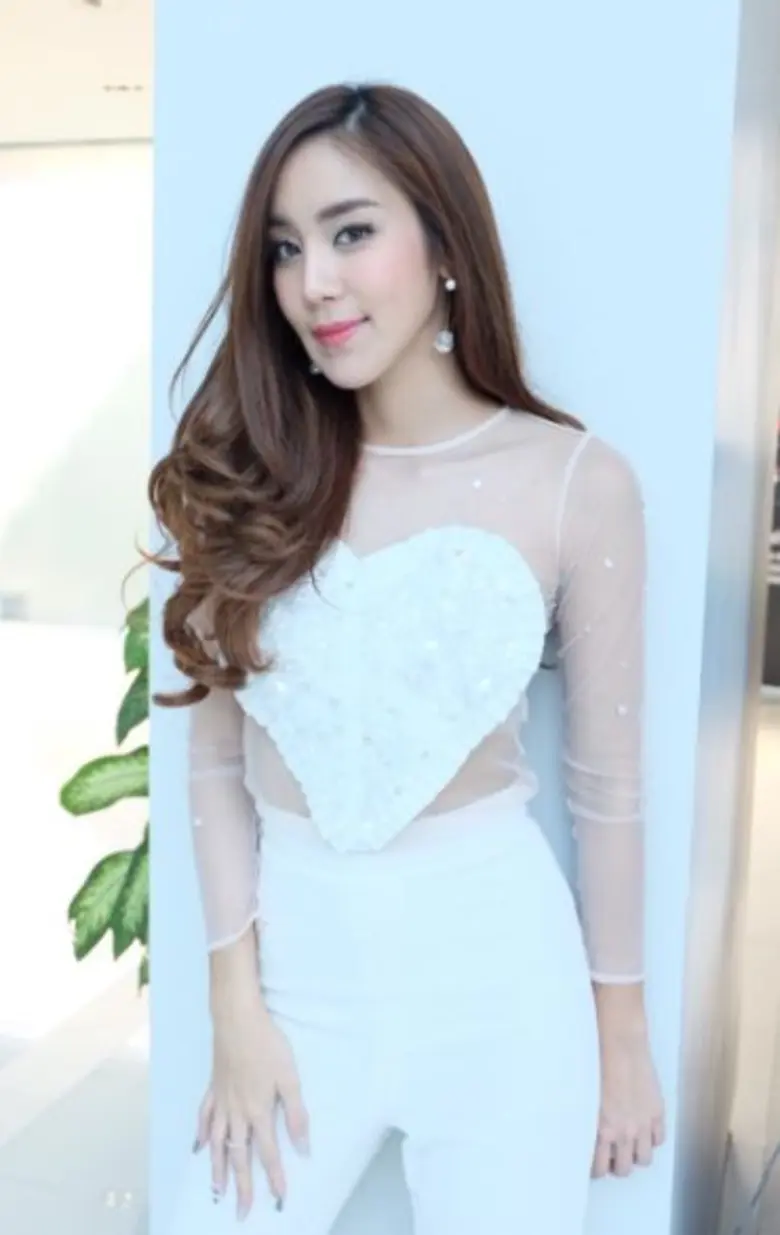 ถ้าพูดถึงศิลปินรุ่นพี่อย่างสาว "ขนมจีน-กุ...