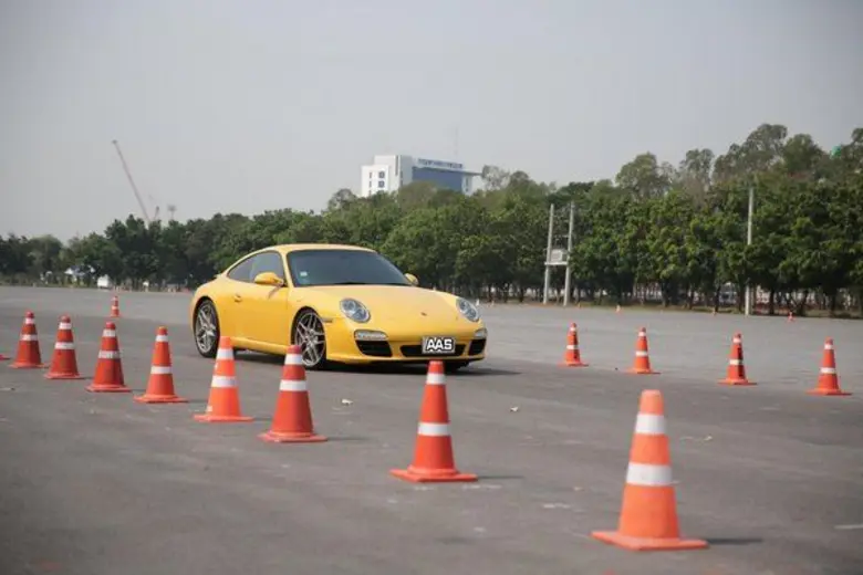 ปอร์เช่ ประเทศไทย โดย บริษัท เอเอเอส ออโต...