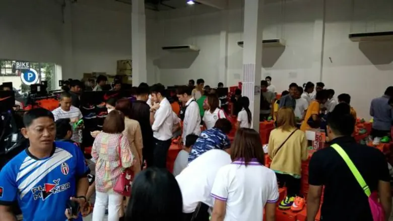ปรากฎการณ์ Nike Factory Oulet ที่ วิคตอเรีย การ์เด้นส์ ผลตอบรับดีเกินคาด คนรอซื้อทะลัก ยอดขายพุ่ง