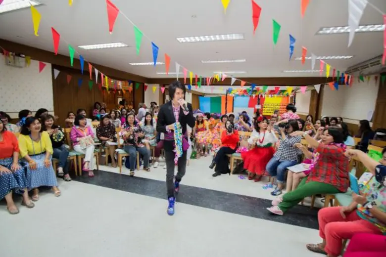 บรรดาแฟนคลับทั่วไทยของบ้านคนรักรุจนับร้อย...