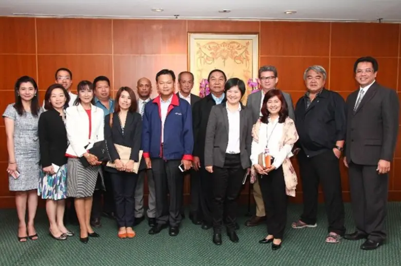 หลุยส์ มอเซอร์ ประธานคณะกรรมการดำเนินงานธ...