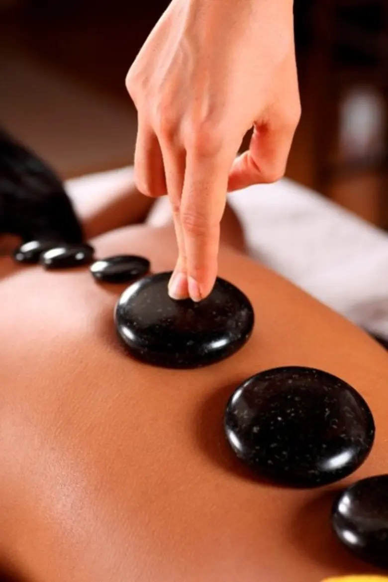 คืนความสมดุลย์ให้กับชีวิต ศาสตร์พลังหินร้อน ณ สปาเซ็นวารี โรงแรมเซ็นทาราแกรนด์ฯ เซ็นทรัลเวิลด์