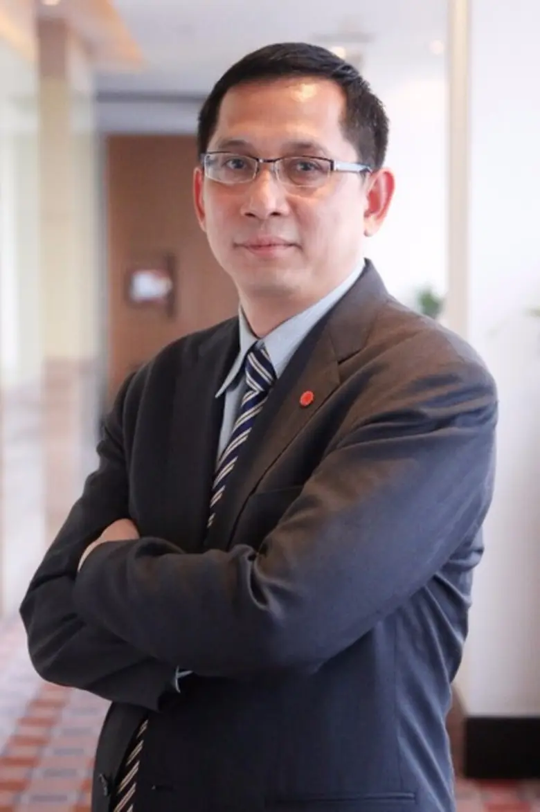 มร. เดวิด คัมมิ่ง รองประธานกรรมการและผู้จ...