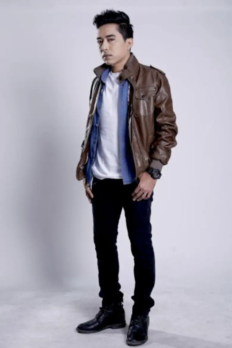 เป็นอีกหนึ่งนักร้องหนุ่มที่ถ่ายทอดบทเพลงไ...