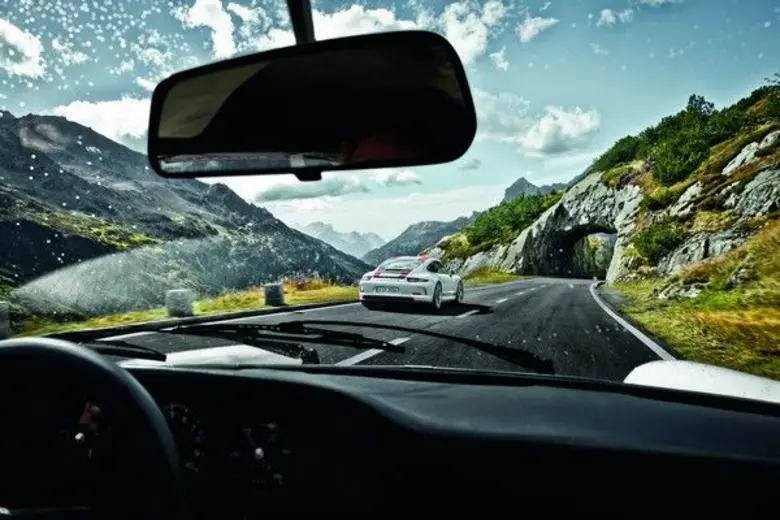 หมาป่าผู้สวมหนังแกะ-ปอร์เช่ 911 อาร์ (911 R) ใหม่