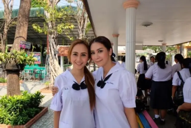 "รถโรงเรียน High School Reunion" อาทิตย์น...