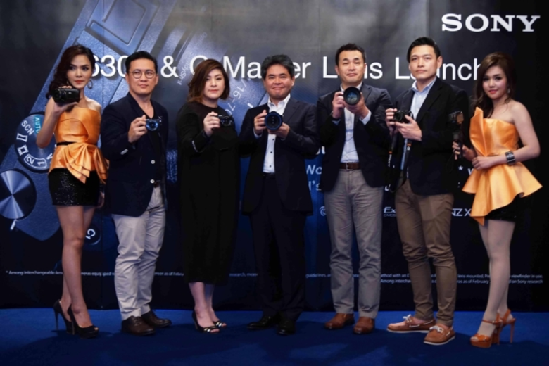 โซนี่เดินหน้าเสริมทัพธุรกิจดิจิตอล อิมเมจจิ้ง เปิดตัวกล้องมิเรอร์เลส ?6300 พร้อมเลนส์ G Master รับเทรนด์ตลาดโต พร้อมกล้องแอ็คชั่นแคม และแฮนดีแคมรุ่นล่าสุด
