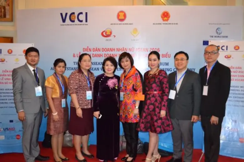 นางสาวอนุสรี ทับสุวรรณ ประจำสำนักเลขาธิกา...