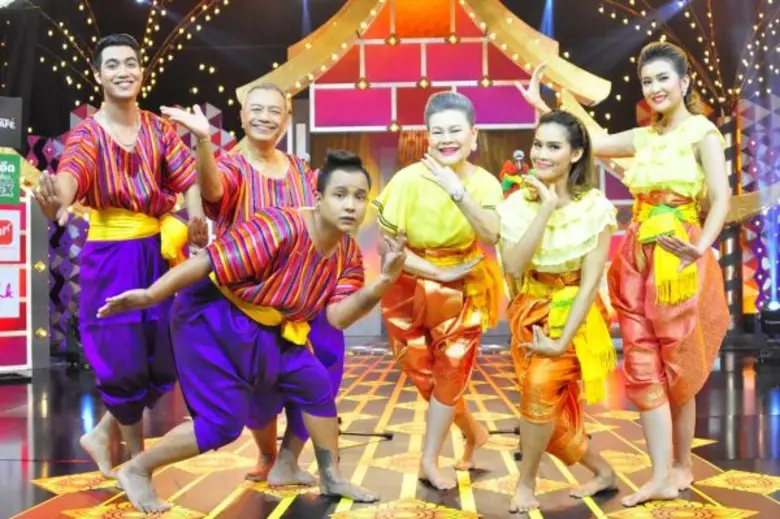 ทีวีไกด์: รายการ “โชว์ไทยไชโย” “เจี๊ยบ-เกลือ-อู๊ด” สุดทึ่ง!! “เศษไม้” ทำให้กลายเป็นเศรษฐี