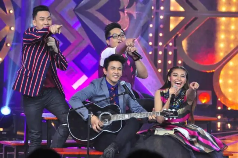 ทีวีไกด์: รายการ "4โพดำ Super Show" “4โพดำ” ฮาหนักมาก!! แปลงโฉม “ตั้ม-แก้ม” เป็น “แจ็ค&โรส ไททานิค”