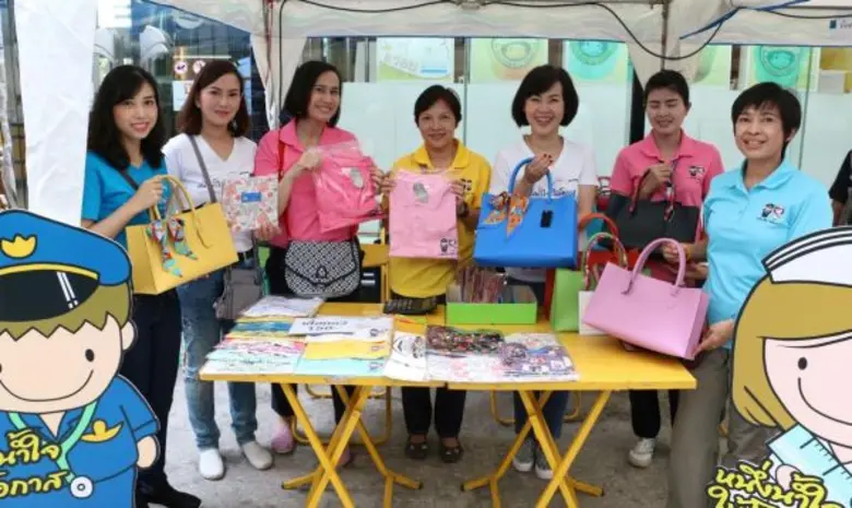 ตลาดนัดดารา วิก 3 พระราม 4 สุดคึกคัก “ณเดชน์” บุกตลาด ชวนแฟนๆร่วมซื้อปฏิทิน “NADECH” หารายได้เข้าทำบุญ