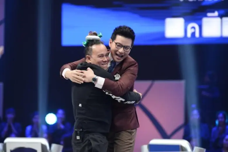 ทีวีไกด์: รายการ "ตกสิบหยิบล้าน STILL STANDING THAILAND" “เสนาหอย” เฮลั่น!!! ทำแจ็กพอต ตกสิบหยิบล้านฯ แตก!!! “คว้า 1 ล้าน คนแรก!!!” เตรียมหอบเงิน ทำซิกแพ็ค เพื่อเดท “อุ้ม ลักขณา”