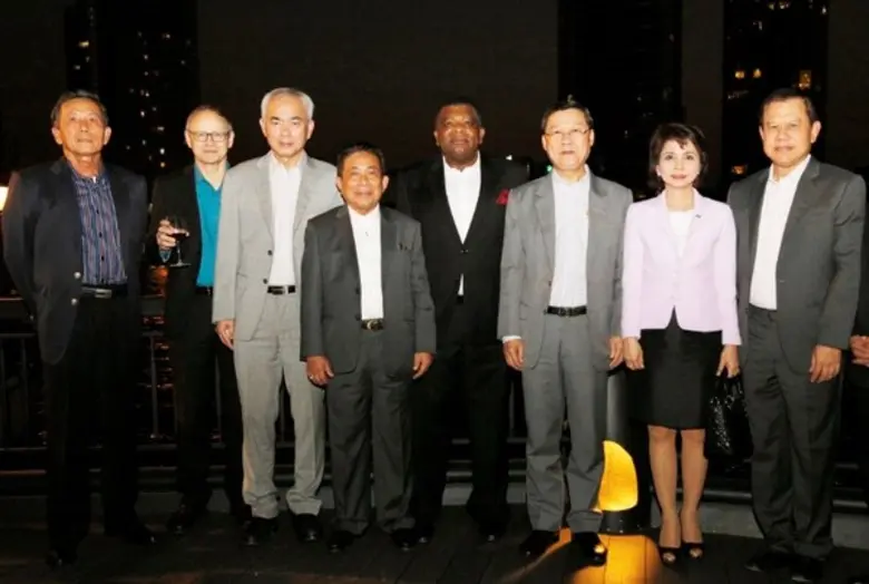 คุณสุรชัย เลี้ยงบุญเลิศชัย รองประธานสภานิ...