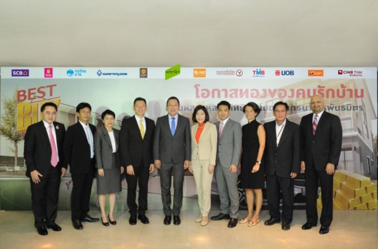 นายเลอศักดิ์ จุลเทศ รองประธานกรรมการบริหา...