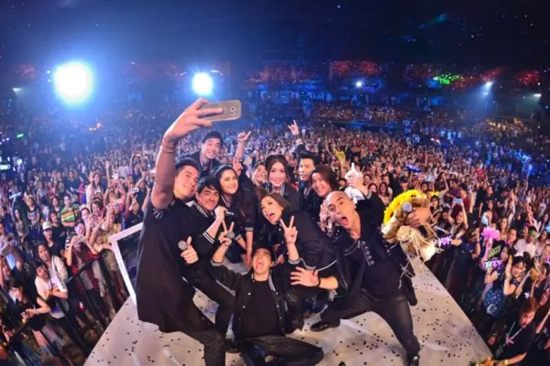 สมการรอคอย “The Next Venture Concert 2016” เจ๋งสุดพลังแห่งปี!! “โดม-เจมส์-แร็พเตอร์” นำทีม สเต็ปแดนซ์สายรุกนั่งไม่ติด