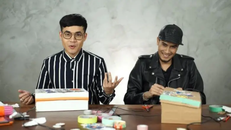 ทีวีไกด์: รายการ “Loukgolf's English Room” “เป้ วงมายด์” โชว์ทักษะภาษาอังกฤษสุดเริ่ด!! ชวน “ครูลูกกอล์ฟ” ประดิษฐ์กล่องเก็บสายไฟ