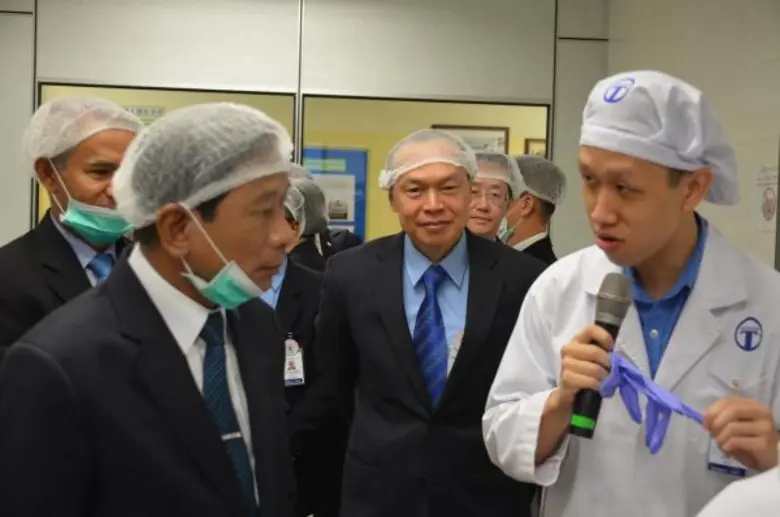 พลเอก ฉัตรชัย สาริกัลยะ รัฐมนตรีว่าการกระ...