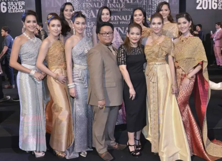 ซุปเปอร์สตาร์เดินแฟชั่นในคอลเลคชั่นสุดพิเศษ FINALE WEDDING STUDIO COLLECTION 2016 SILVER GOLD ELEGANT