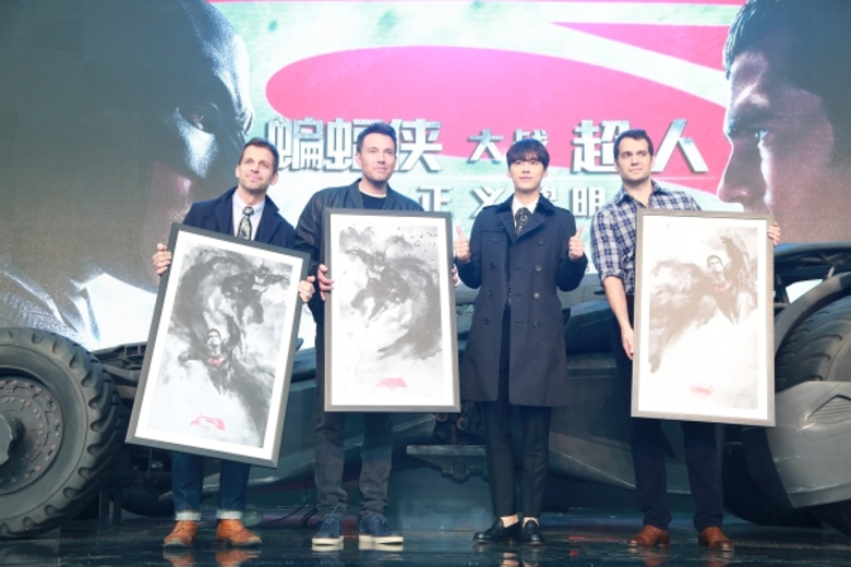 แบทแมน , ซูเปอร์แมนพร้อมผู้กำกับ เดินสายพบแฟนคลับ Batman v Superman: Dawn of Justice  ที่ประเทศจีน