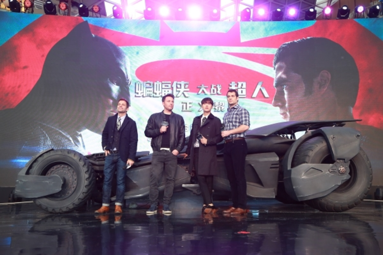 แบทแมน , ซูเปอร์แมนพร้อมผู้กำกับ เดินสายพบแฟนคลับ Batman v Superman: Dawn of Justice  ที่ประเทศจีน