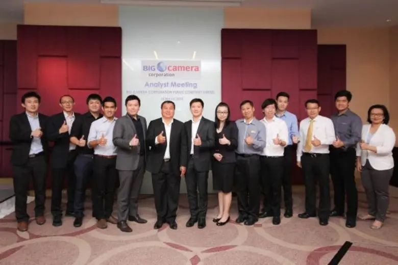 คุณชาญ เธียรกาญจนวงศ์ ประธานเจ้าหน้าที่บร...