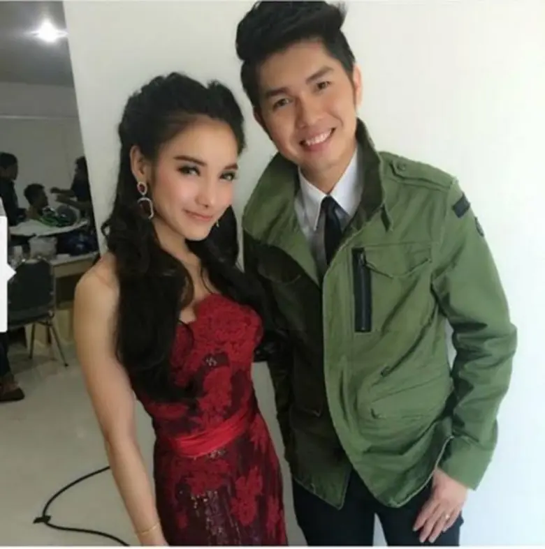 ถูกแซวหนักมากว่าแอบเป็นคู่จิ้นกันระหว่างท...