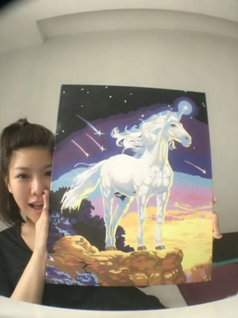 หันมาชอบด้านงานศิลปะอีกคนซะแล้วสำหรับ สาว...