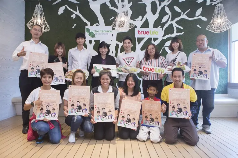 ภาพข่าว: เดอะ เทอเรส ต้อนรับทีมโค้ชและนักกีฬาเทควันโดพร้อมแฟนคลับ