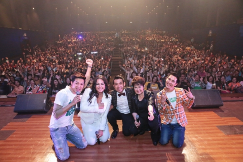 ฟังเพลงจากเวทีไหนที่ว่าเพราะแล้วเจอเวทีนี...