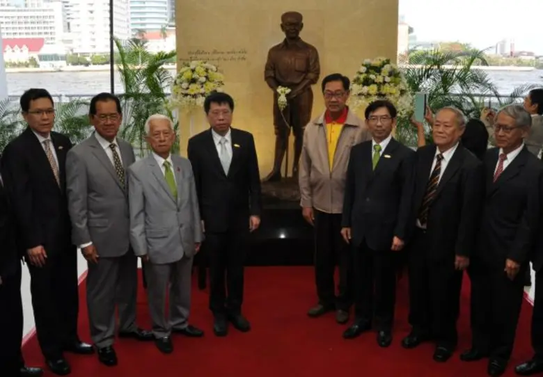 หม่อมราชวงศ์ ปรีดิยาธร เทวกุล ประธานสถาบั...