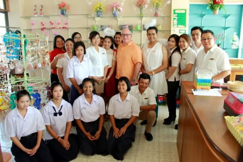 “ อังสนาส่งมอบความรัก” ให้แก่ โรงรียนภูเก็ตปัญญานุกูล