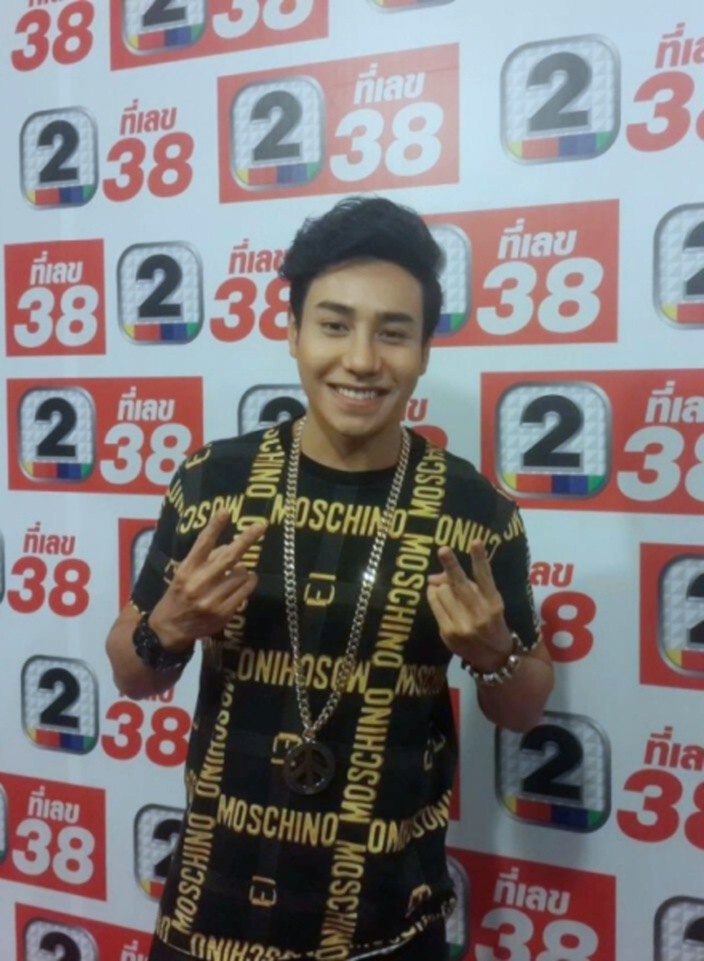 กลายเป็นข่าวใหญ่โตขึ้นหน้า 1 ทุกฉบับ กรณี...