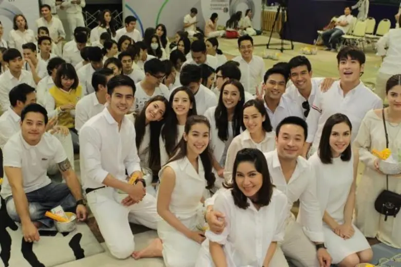 ช่อง3 จัดพิธีครอบครู ประจำปี 2559 กองทัพผู้จัด ดารา-นักแสดง เข้าร่วมงานกันอย่างคับคั่ง