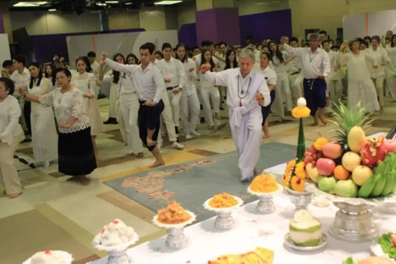 ช่อง3 จัดพิธีครอบครู ประจำปี 2559 กองทัพผู้จัด ดารา-นักแสดง เข้าร่วมงานกันอย่างคับคั่ง