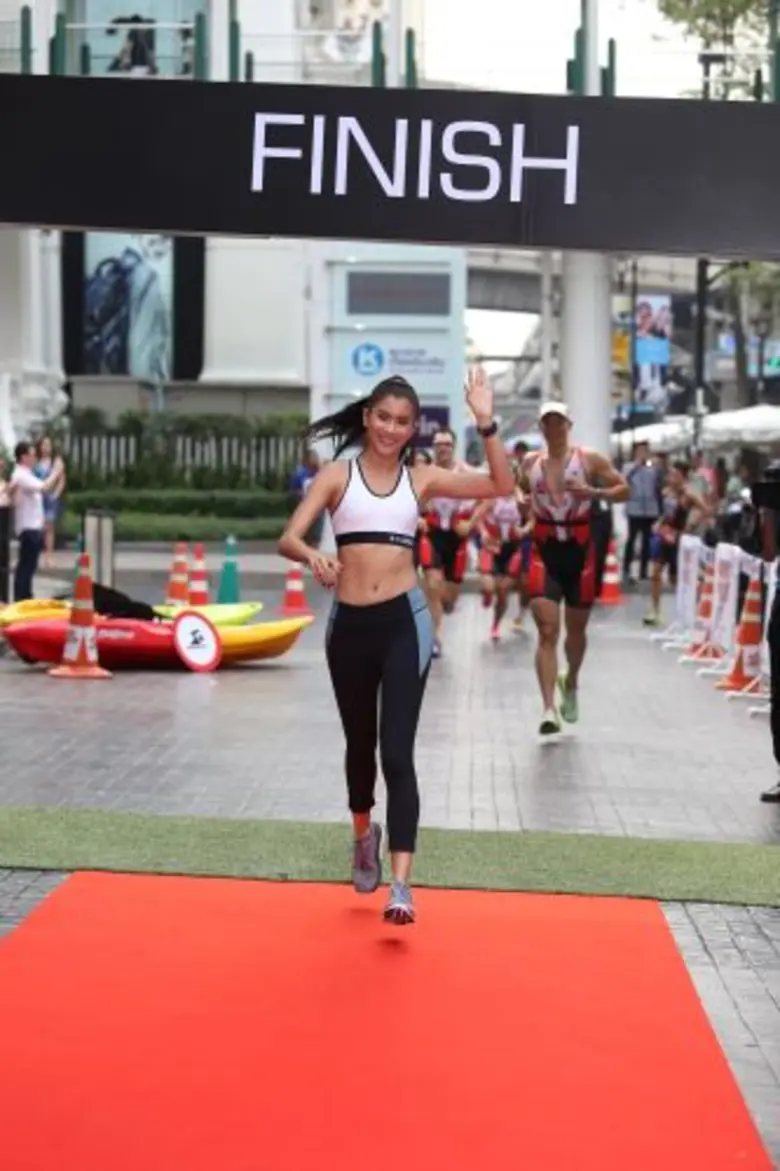 อัมรินทร์ พลาซ่า ดึงปู- ไปรยา ไอดอลคนรักสุขภาพร่วมลงแข่ง  'อัมรินทร์ เอาท์ดอร์ อันลิมิเต็ด ไตรกีฬา นานาชาติ 2559’