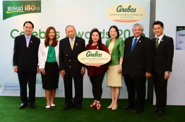 ศ.เกียรติคุณ นพ.จอมจักร จันทรสกุล (ที่ 3 จากซ้าย) ป...